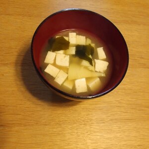 タケノコと豆腐、わかめのお味噌汁